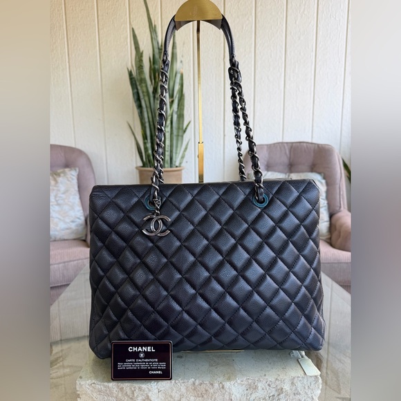 CHANEL Handbags - 🔥🔥LIKE NEW Chanel Grand Shopper Tote Caviar Leather COA READY🔥🔥